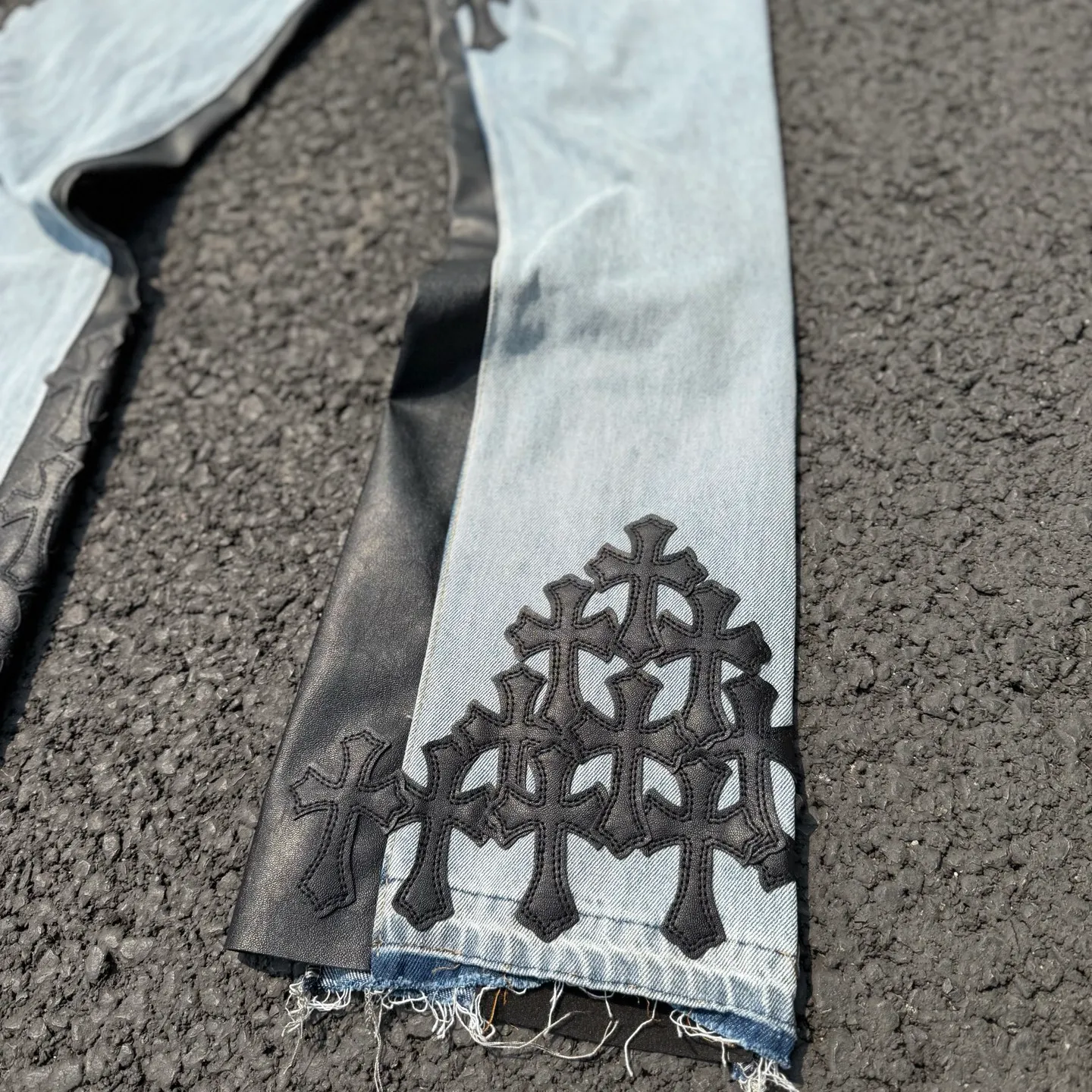 #8148 P290💰 Independent GALLERY DEPT. Vintage multi-leather splicing black leather cross loose washed flared jeans - truly restore the ultimate texture of Vintage - original hardware accessories washed and other elevators, QR code analysis are all purchased from the original factory, high degree of restoration, you are welcome to compare with a certain product ~ - three-dimensional version Loose and comfortable, not picky about the figure, tall and slim, factory Seiko, original factory quality control, same style for men and women, can be matched with couples, versatile recommendation Essential jeans for all seasons - sizes: 28 30 32 34 36